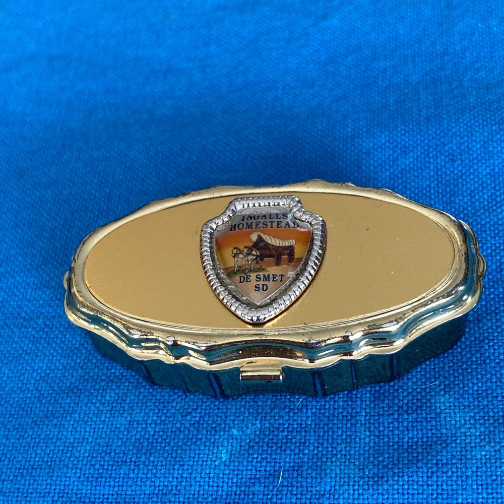 Vintage goldtone Little House on Prairie collectible pillbox w/ DeSmet Emblem